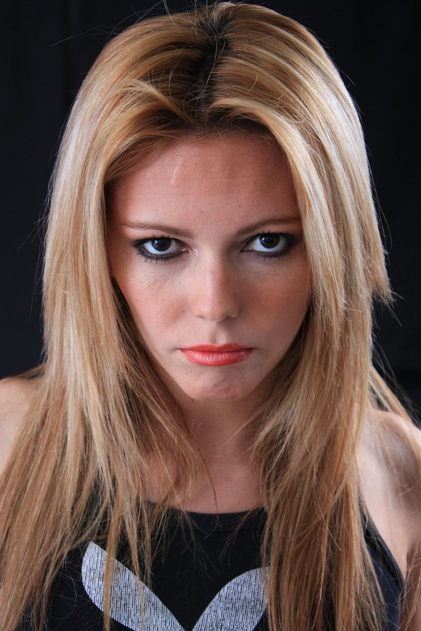 The anger of the noble person / La ira de la persona noble (eng-esp)
