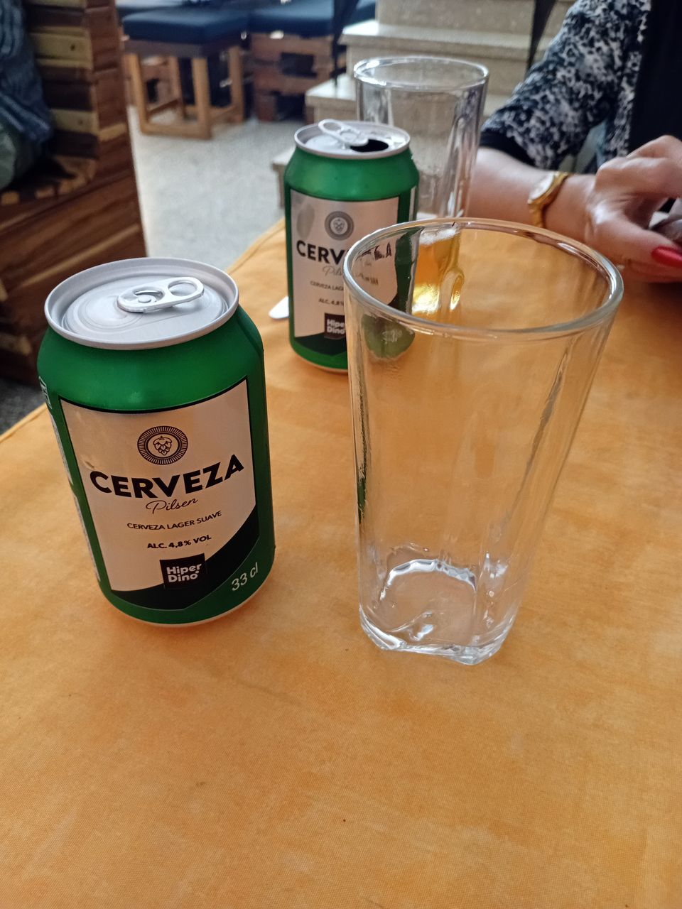 Celebrando con cerveza "Cerveza"/ Celebrating with Beer "Cerveza" (Esp-Eng) 