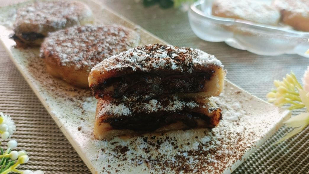 Pan-fried Chocolate-Stuffed Butter Pancakes 🍫🧇