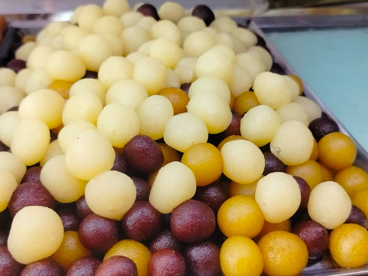 The moment to buy sweets for the girl.
