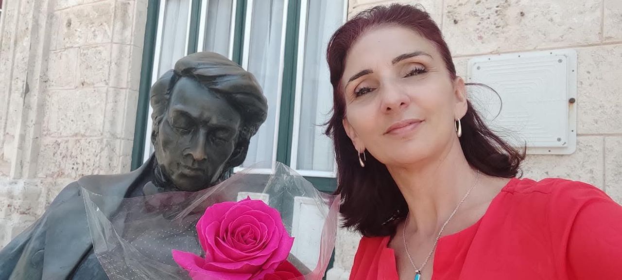 Proud to be a Master / Orgullosa de ser Maestra (eng-esp)