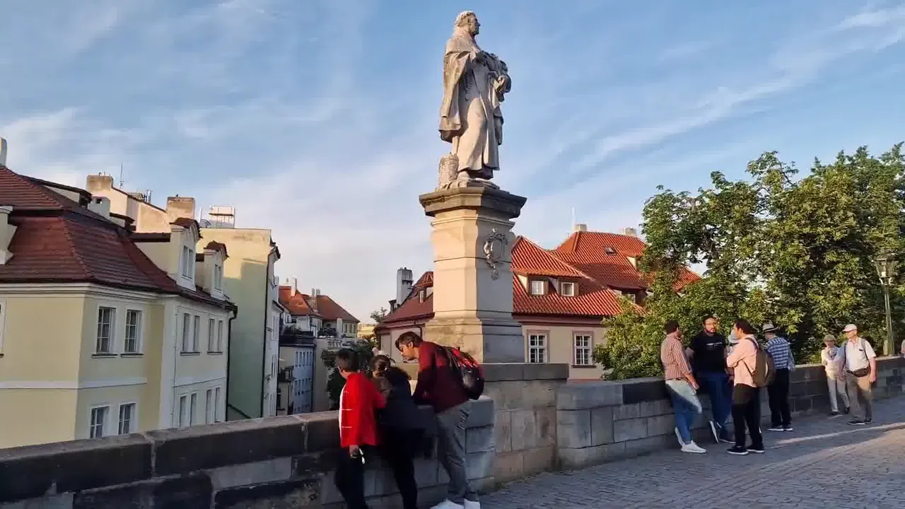2b-statue.jpg