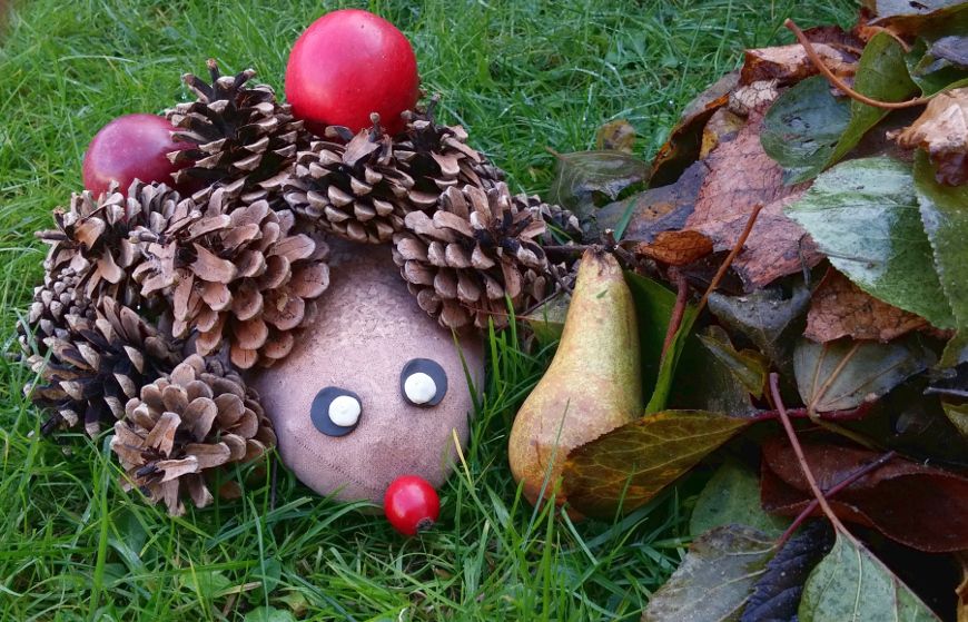 Autumn creation. How to make hedgehog from pine cones and sawdust