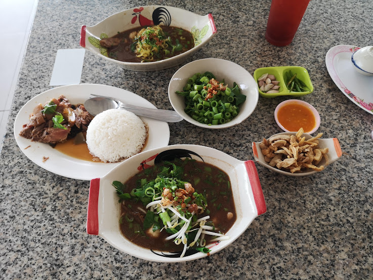 Why 'Aroi Samer’s' Braised Pork Gao Lao Will Change Your Life!