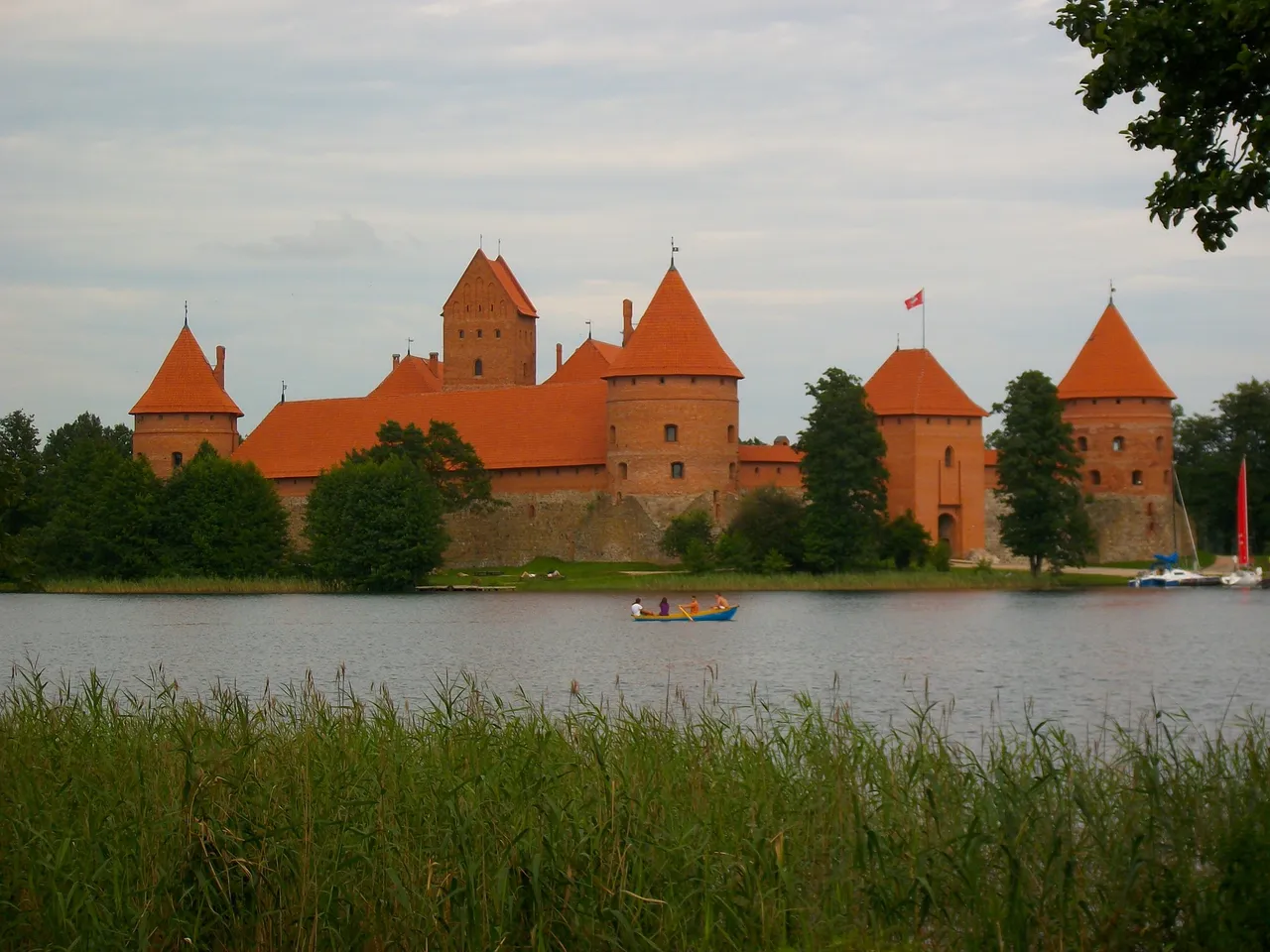 castle-991250_1920.jpg