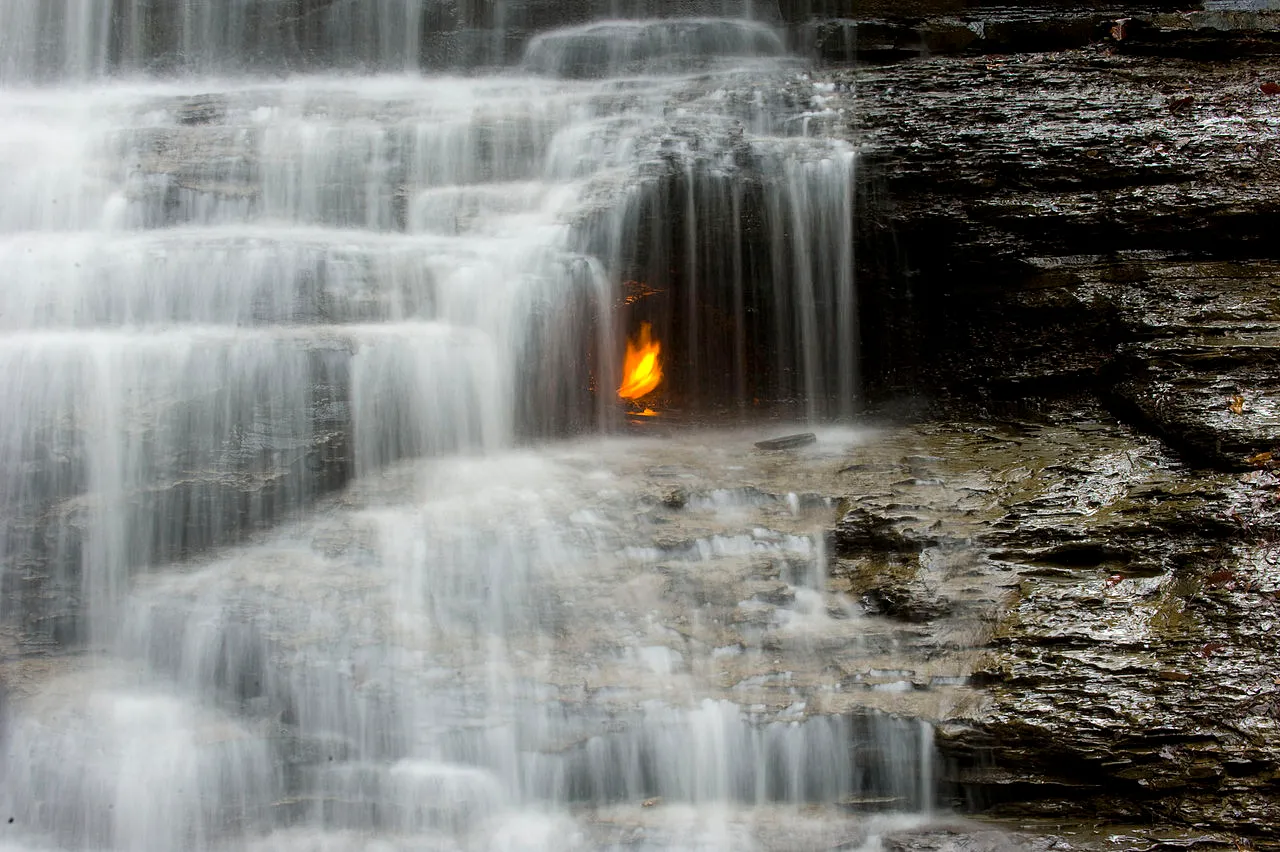 1280pxEternal_flame_falls_7252.jpg