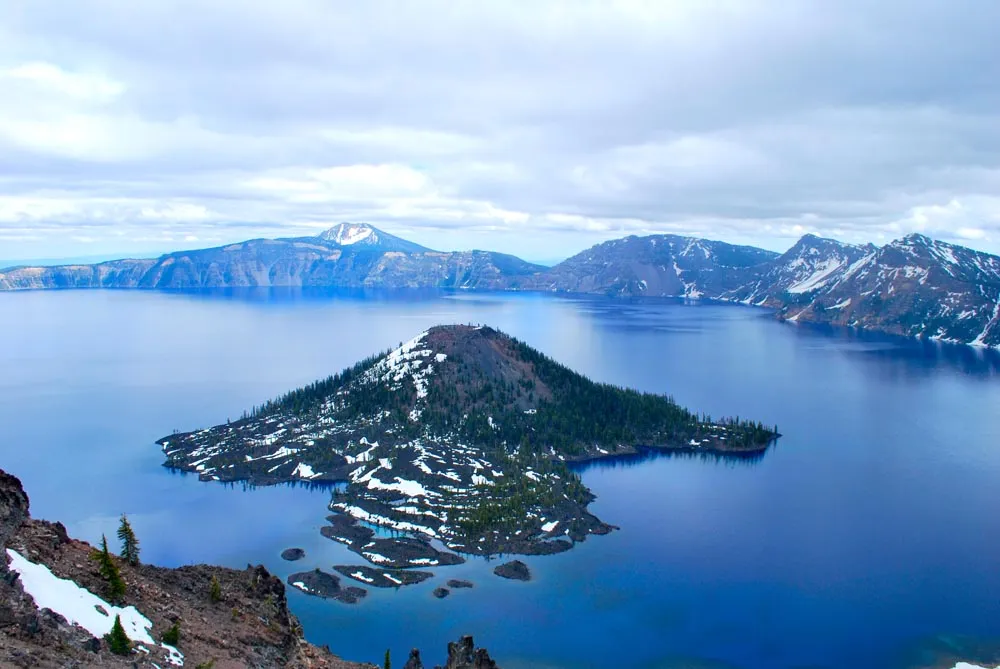 Wizard_Island,_Crater_Lake_01.jpg