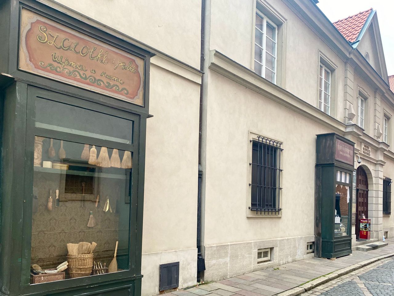 Muzea w Warszawie i okolicach. Pełna lista – Museums in Warsaw and in the suburbs.  Full list