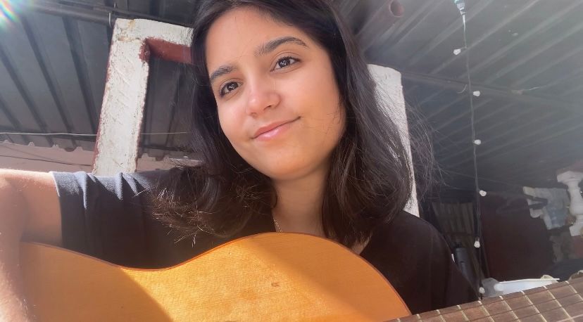 Hive Open Mic week 301 “Y tocando mi guitarra” original song