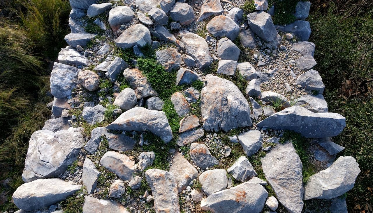This is a stone wall, view from above.