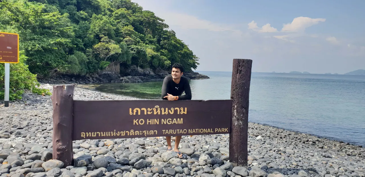 Koh Hin-Ngam island is situated near Koh Lipe