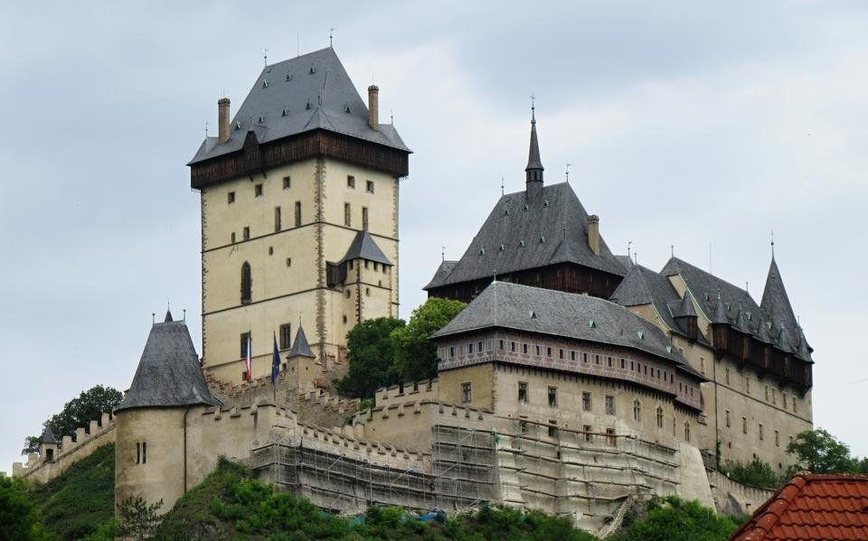 Karlštejn v celé své kráse.JPG
