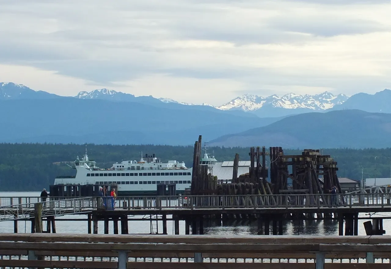1082FerryArrival.jpg