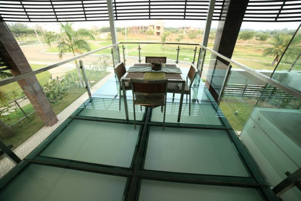 04 Glass Deck.jpg
