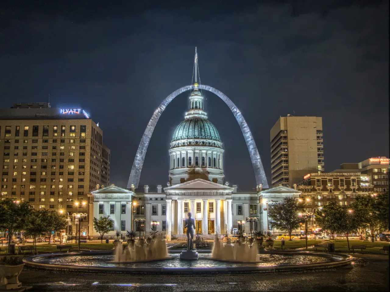 StLouisArchMultExpToneMapped.jpg