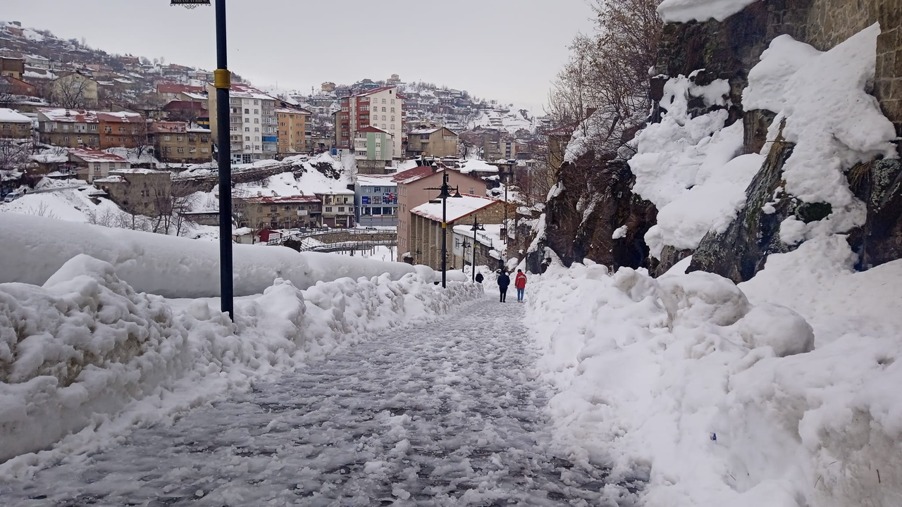Navigating the Challenging "Cinema Hill" in Winter