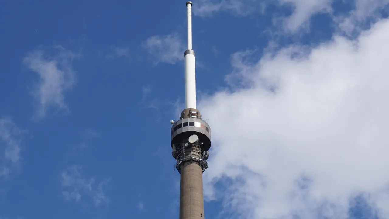 Photography Emley moor tower at the top.JPG