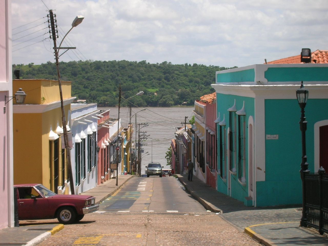 📸 PhotoFeed Contest - Cityscape Photography Round 147. Bolívar Street, historic center of Ciudad Bolívar. EN./ESP.