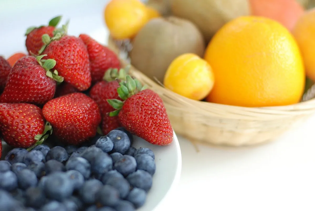 kelompok, menanam, buah, Berry, musim panas, matang, Jeruk, makanan, merah, menghasilkan, alam, segar, biru, warna-warni, kuning, merapatkan, berair, sehat, variasi, kesegaran, kiwi, makanan, makanan, bluberi, vegetarian, mentah, stroberi, plum, vitamin, organik, frutti di bosco, Gambar In PxHere
