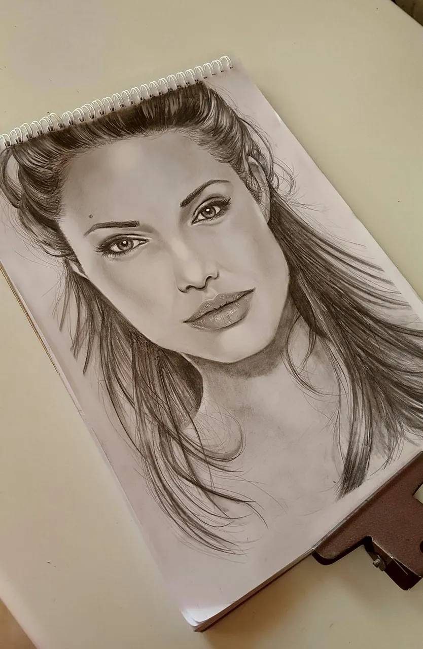 angelina jolie_2.jpg
