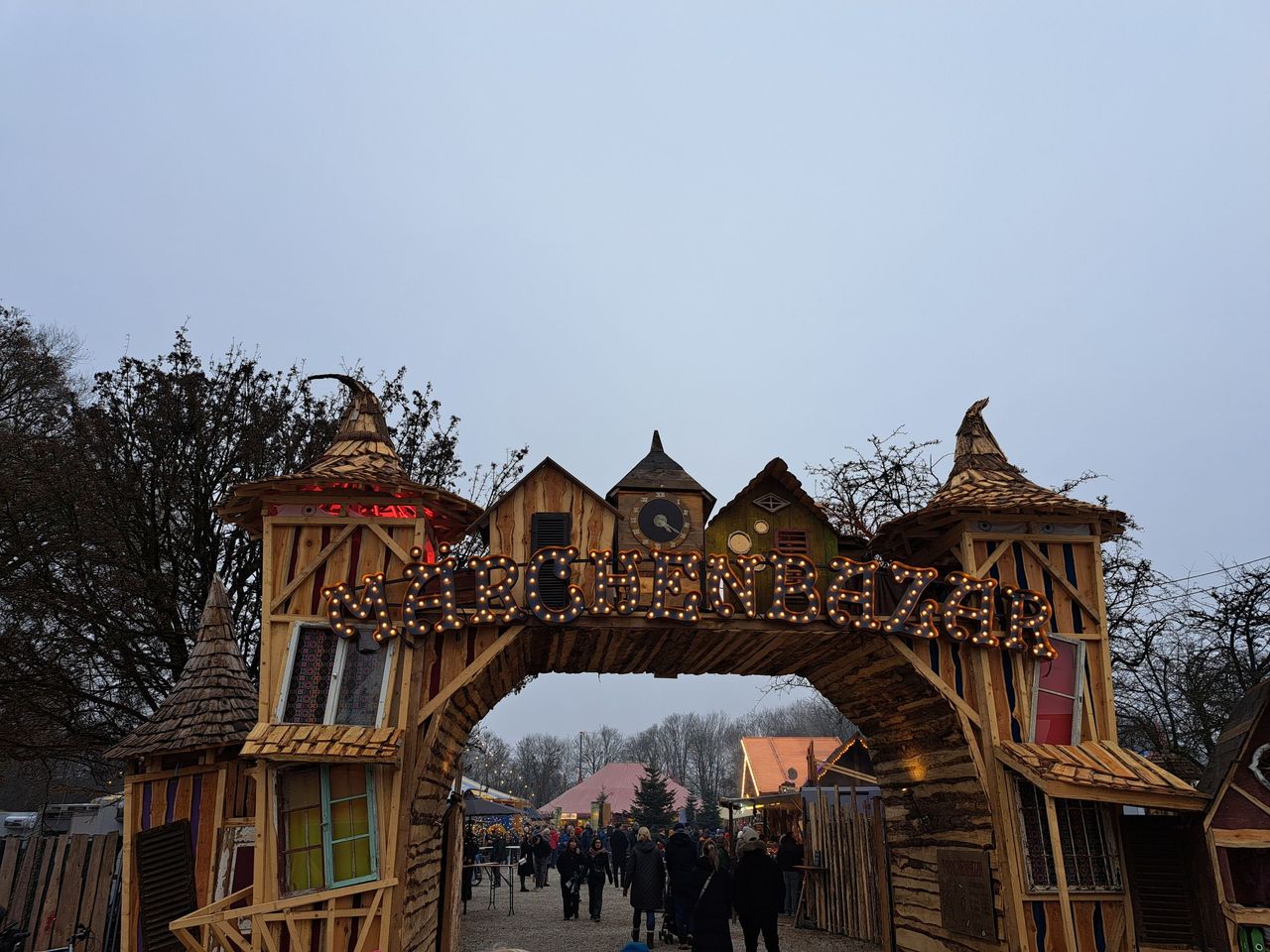 Märchenbazar mit Lángos