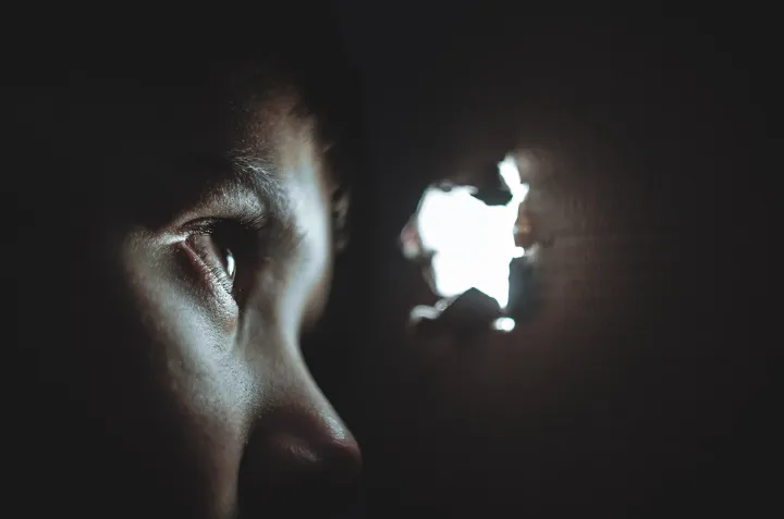 Peephole_720.jpg