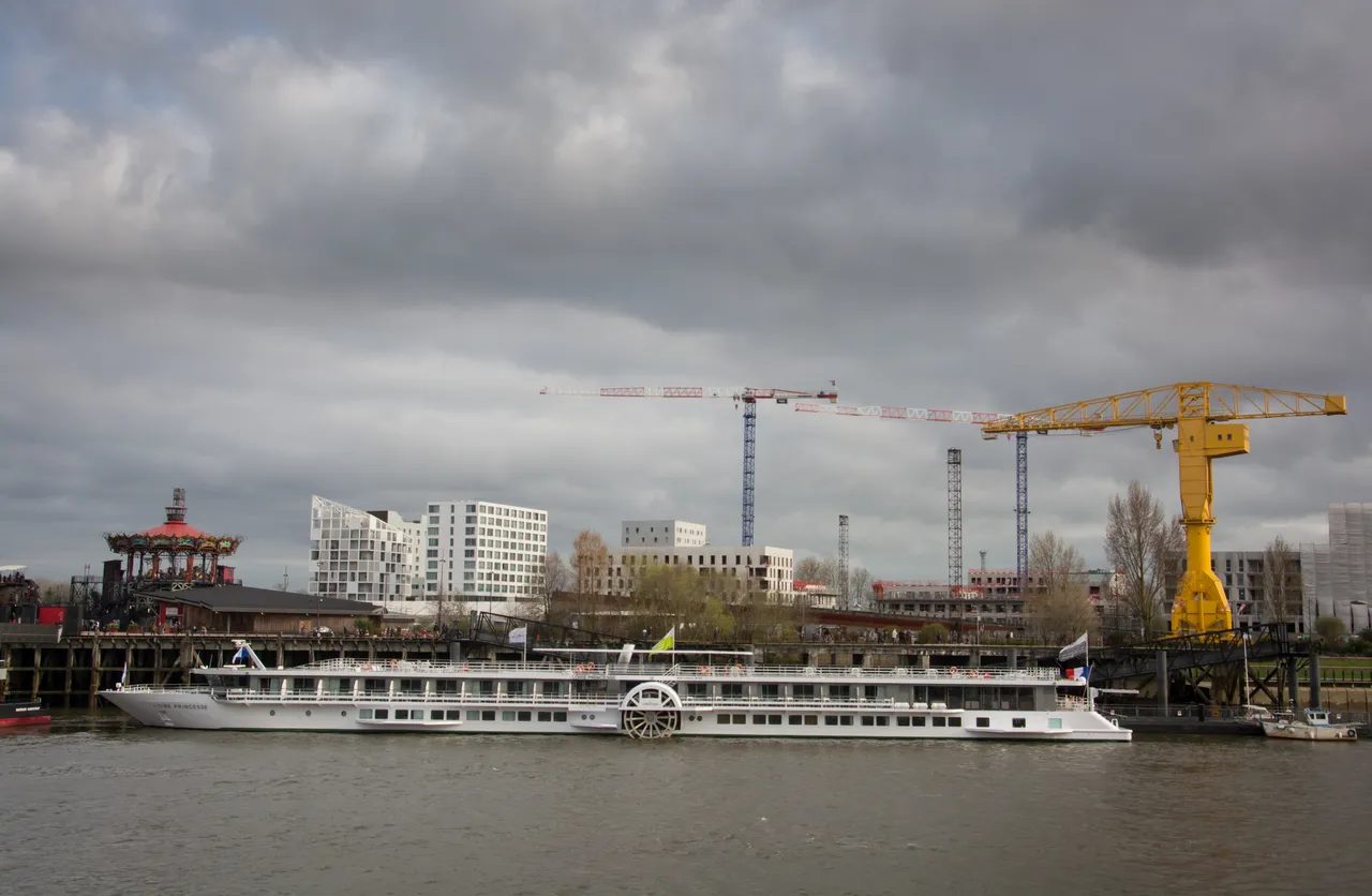 bateau nantes. (1 of 1).jpg