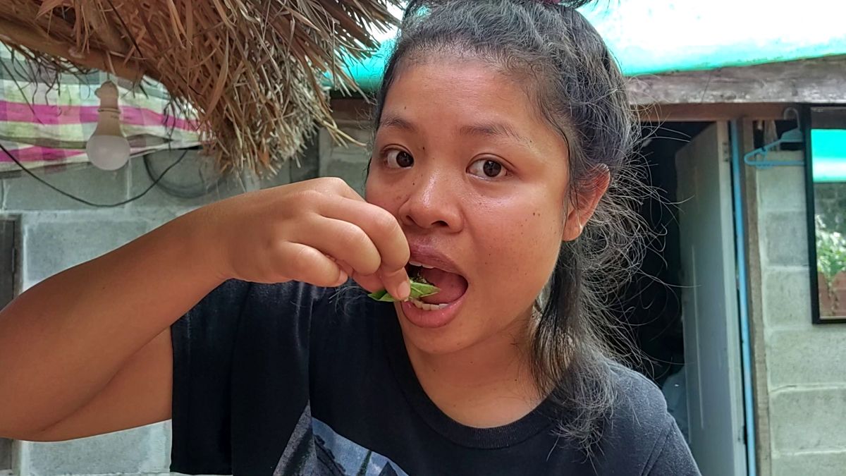 My wife eats.