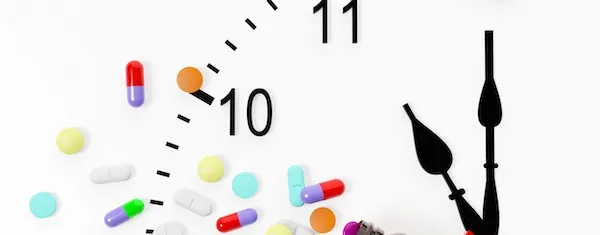 clock-and-vitamins-600x235.jpg
