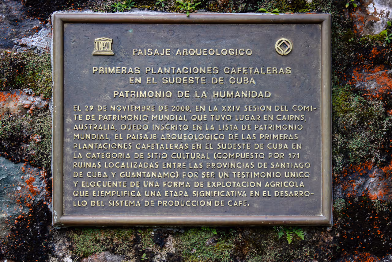 Placa Conmemorativa al otorgamiento de la categoría Paisaje Arqueológico Patrimonio de la Humanidad por la UNESCO.