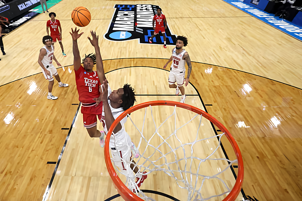 March Madness: A Breakdown of the NCAA Sweet 16 (English/Spanish)
